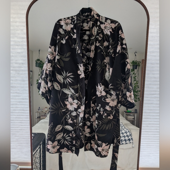 Midnight Bakery Astrid Printed Matte Satin Camitap Set Size L with Robe!! - Picture 7 of 11